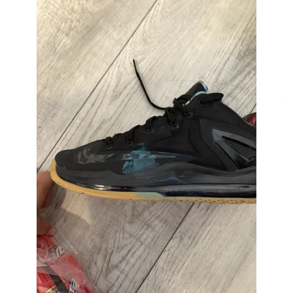 Size 9.5‎ - Nike Max LeBron 11 Low Gum